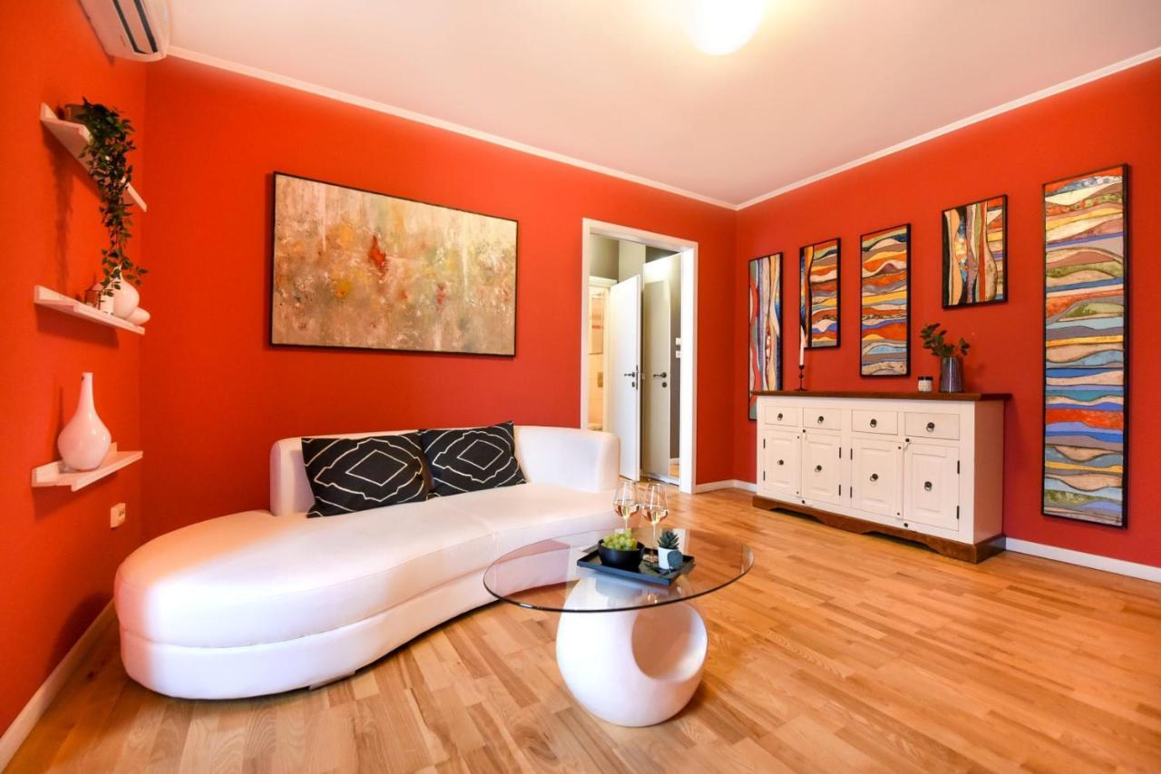Downtown Oasis: Central Apartments With Cozy Charm بوخارست المظهر الخارجي الصورة