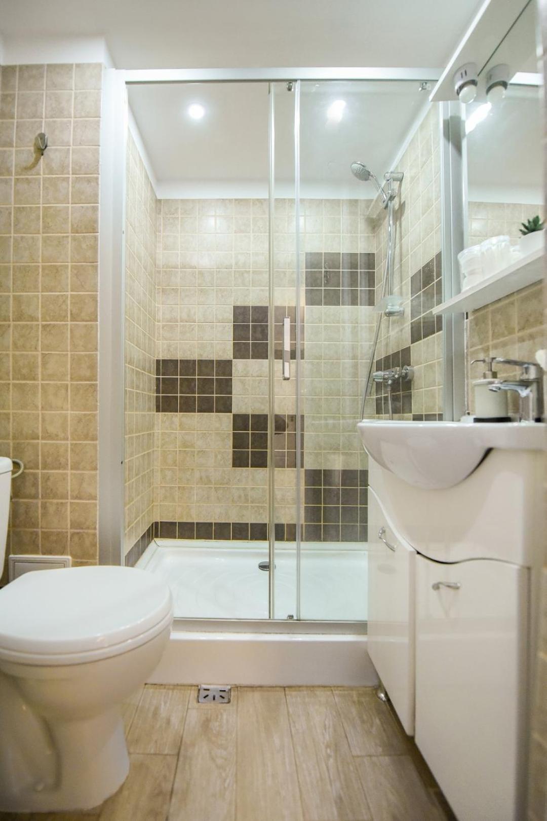 Downtown Oasis: Central Apartments With Cozy Charm بوخارست الغرفة الصورة