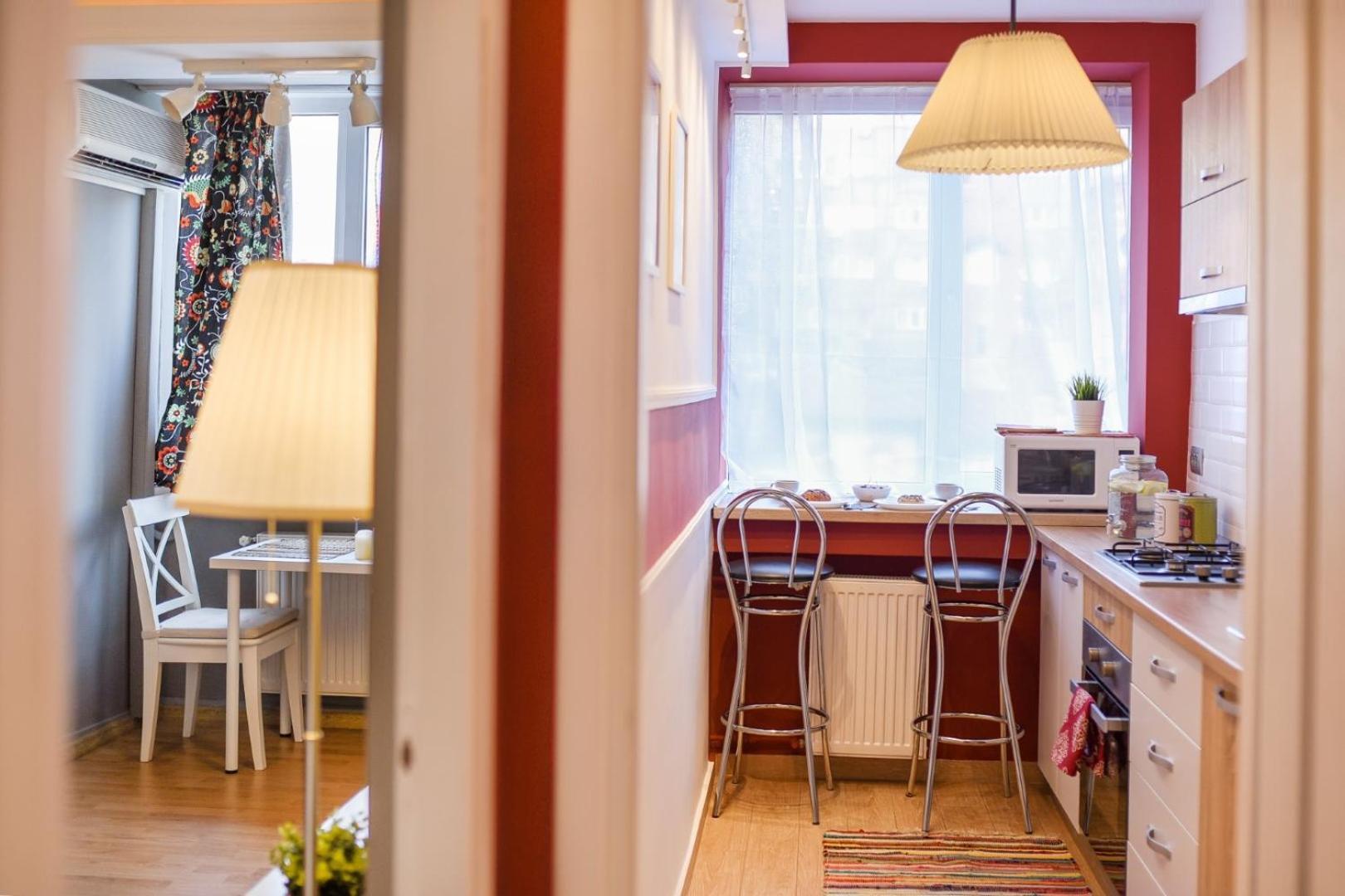 Downtown Oasis: Central Apartments With Cozy Charm بوخارست الغرفة الصورة