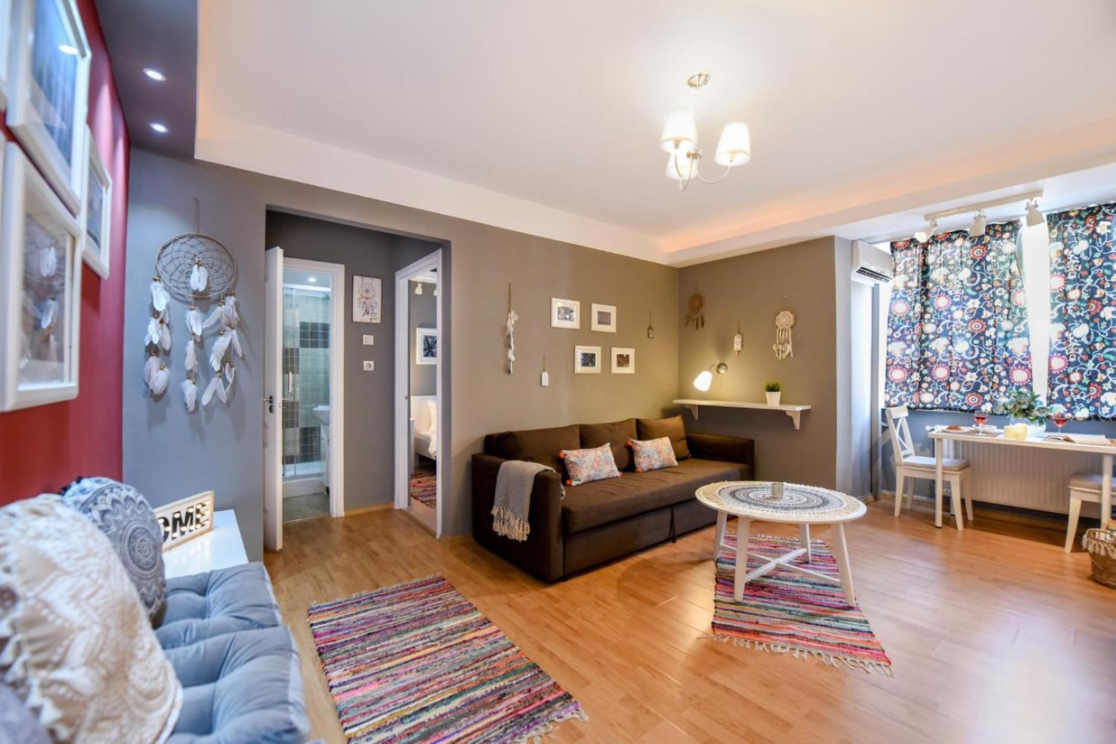 Downtown Oasis: Central Apartments With Cozy Charm بوخارست الغرفة الصورة