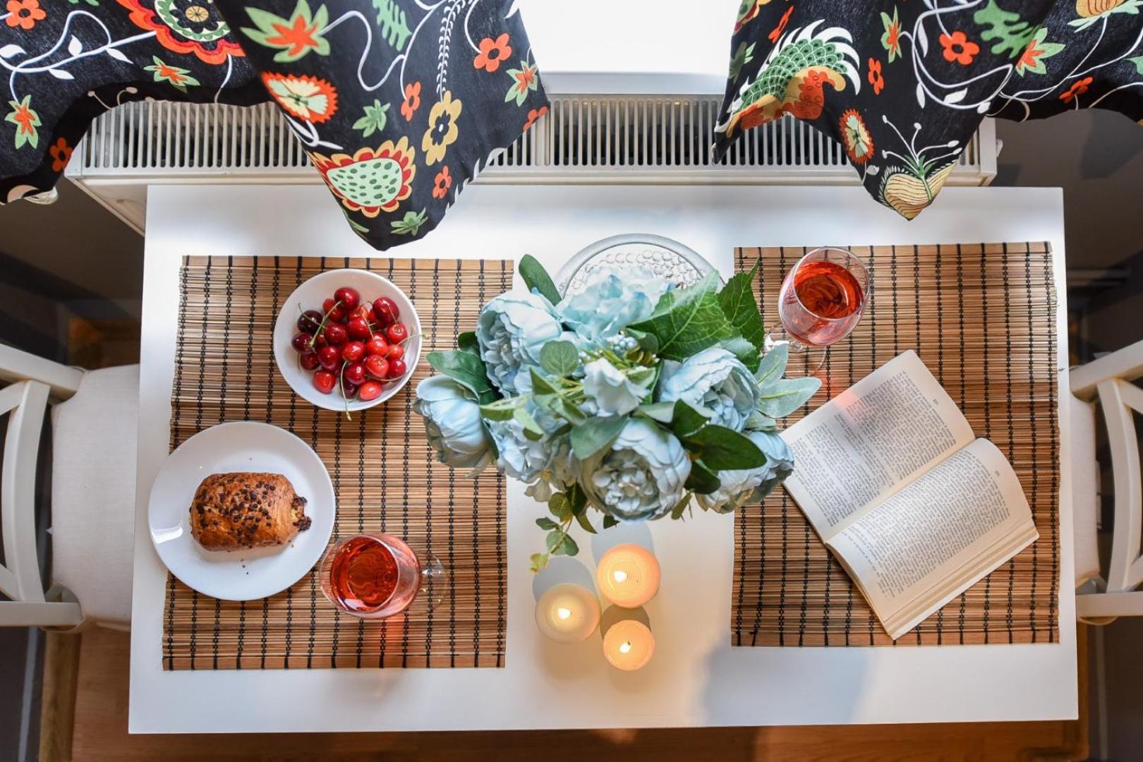 Downtown Oasis: Central Apartments With Cozy Charm بوخارست الغرفة الصورة